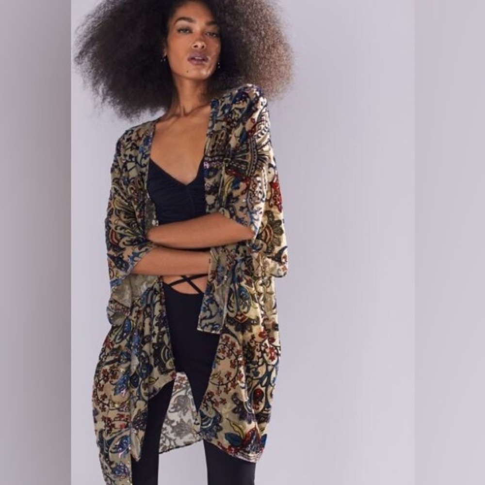 NWT Urban Outfitters Burnout Sheer Velvet Kimono